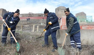 Diyarbakır’da mezarlıklarda büyük temizlik seferberliği