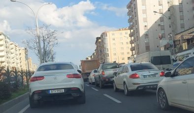 Diyarbakır’da trafik çilesi: Sürücüler isyan ediyor
