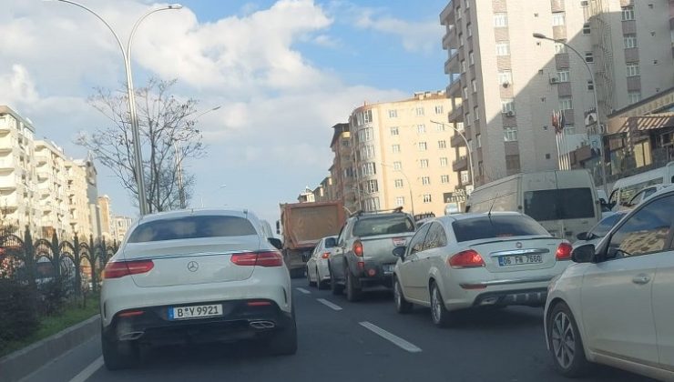 Diyarbakır’da trafik çilesi: Sürücüler isyan ediyor