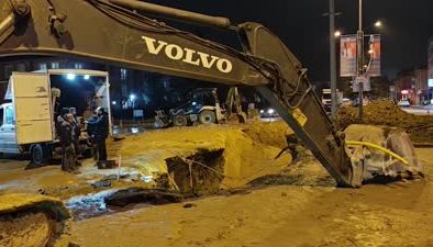 Doğalgaz sızıntısı nedeniyle yol trafiğe kapatıldı