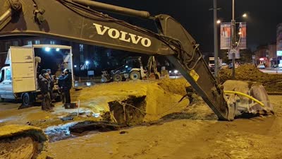 Doğalgaz sızıntısı nedeniyle yol trafiğe kapatıldı