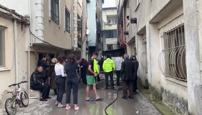 Dört katlı binada çıkan yangın mahallede korku yarattı