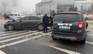 Elazığ’da zincirleme kaza: 3 kişi yaralandı