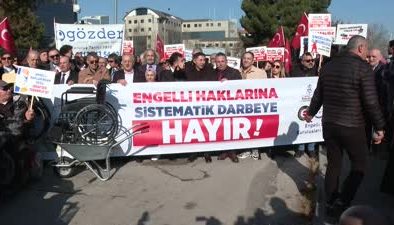 Engellilerden Hazine ve Maliye Bakanlığı önünde açıklama
