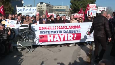 Engellilerden Hazine ve Maliye Bakanlığı önünde açıklama