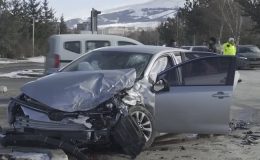 Erzurum’da minibüs ve otomobil çarpıştı: 6 kişi yaralandı