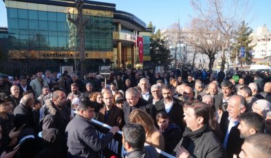 Eş Başkan Hatun, Siirt’te kayyım atanmasına ilişkin açıklamaya katıldı