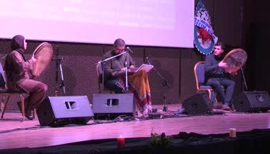 Eşi ve kardeşiyle aynı sahnede büyüleyici santur performansları