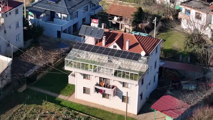 Yağmur suyu ve organik gübreyle çatıda tarım mucizesi