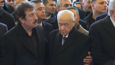 Ferdi Tayfur’a veda: Cenaze törenine yoğun katılım