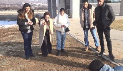 Kitaplaştırdığı sokak oyunlarını yaşatmaya çalışıyor