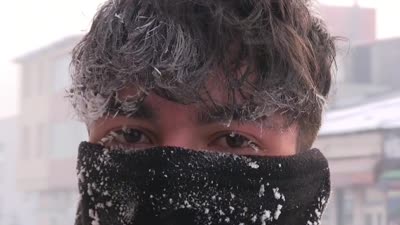 Göle’de soğuk hava: Kaşlar ve kirpikler buz tuttu