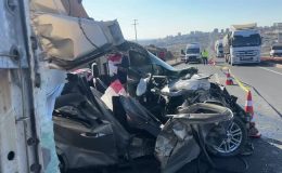 Şanlıurfa’da tıra çarpan araçta bir kişi hayatını kaybetti
