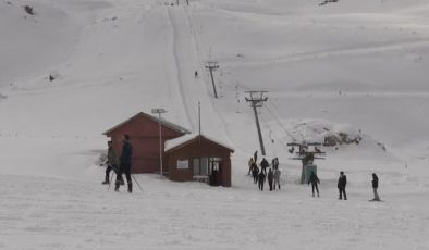 Hakkari’de kayak keyfi: Mergabütan doldu taştı