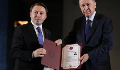 Eğil Kaymakamı Volkan Hülür’e Anlamlı Ödül
