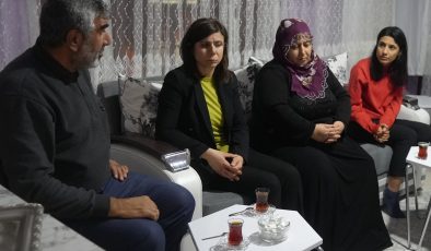 Bucak, Rojin Kabaiş’in ailesini ziyaret etti