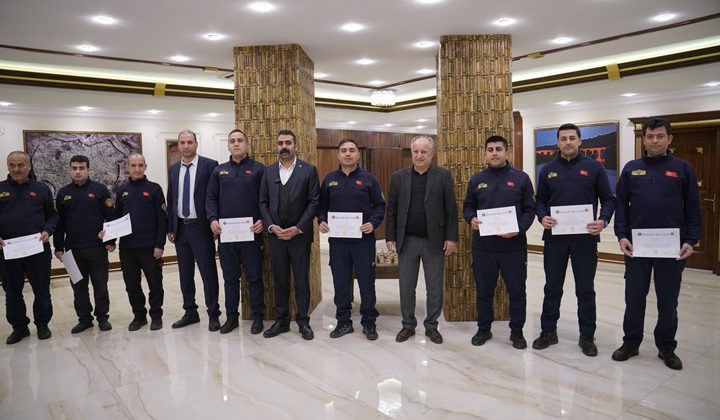 Yangına hızlı müdahale eden itfaiyecilere başarı belgesi verildi