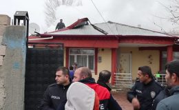 Iğdır’da çıkan yangında ev ve iki ahır küle döndü