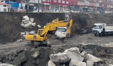 Kastamonu’da istinat duvarı çöktü, işçiler son anda kurtuldu