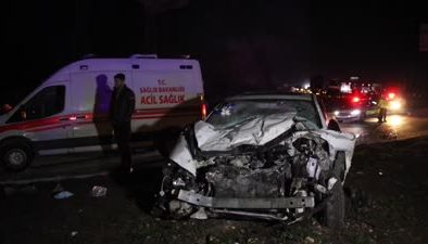 Otomobil işçi servisine çarptı: 28 yaralı
