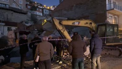 İnşaat çalışması faciaya neden oldu: 3 katlı bina çöktü