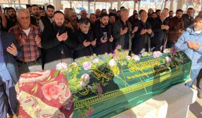 İstanbul’da cesedi aracın bagajında bulunan kadın Şanlıurfa’da toprağa verildi