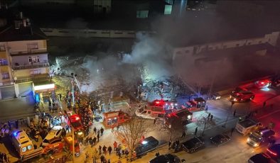 Konya’da çöken binada 3 kişi kurtarıldı