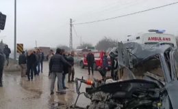 Kamyon ile hafif ticari aracın çarpıştığı kazada 3 kişi yaralandı