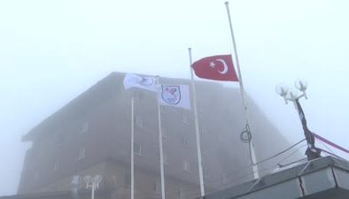 Kartalkaya’da yanan otelde ekipler çalışmalarına yeniden başladı