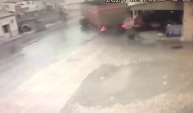 Kayan tır iş yerini kıl payı sıyırdı