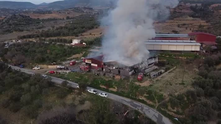 Kıl çadırı üreten işletmede çıkan yangın kontrol altına alındı