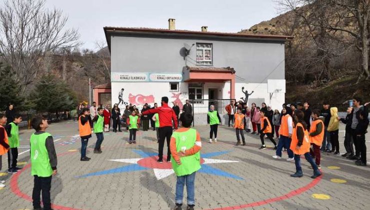 Kınalı köyünde spor heyecanı: Akademisyenler öğrencilerle buluştu