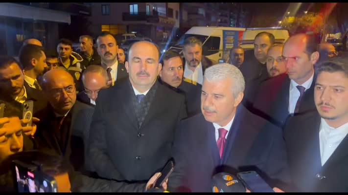 Konya’da 3 katlı bina çöktü, Vali Akın: “İçeride 5 kişinin olduğu bilgisi alındı”