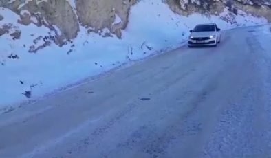 Siirt’te köy yollarında tuzlama çalışması yapıldı