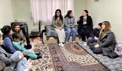 Leyla Ayaz, kadınların taleplerini dinlemek için ev ziyaretleri yaptı