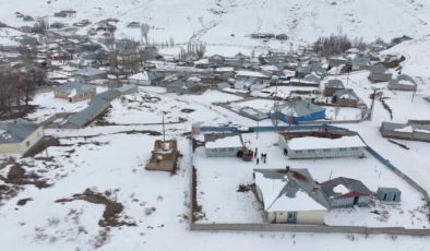 Van’da 700 yıllık at heykeli, köylüler gözleri gibi bakıyorlar