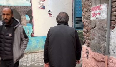 Diyarbakırlı emekli öğretmen 500 eserine sergi arıyor