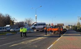 Mardin’de işçi servisi ile kamyon çarpıştı: 11 yaralı
