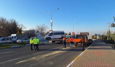 Mardin’de işçi servisi ile kamyon çarpıştı: 11 yaralı