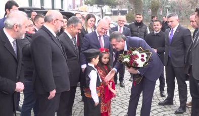Milli Eğitim Bakanı Tekin, Elazığ’da öğrenci ve vatandaşlarla buluştu