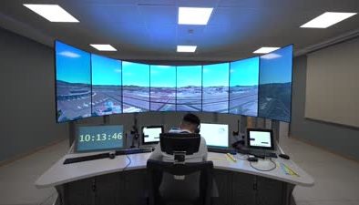 Milli hava trafik kontrolörü eğitim simülatörü üçlü pist operasyonları için hazır