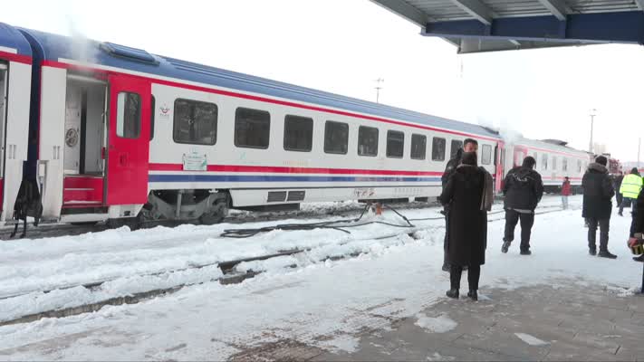 Turistik Doğu Ekspresi’nde duman paniği Erzurum’da yaşandı