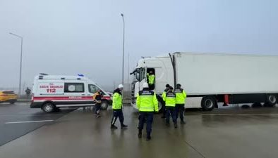 Niğde’de yolcu otobüsü tıra çarptı: 8 yaralı