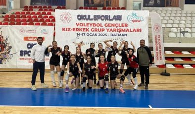 Şehit Ömer Halisdemir A.L Kız Voleybol Takımı Türkiye Yarı Finallerinde