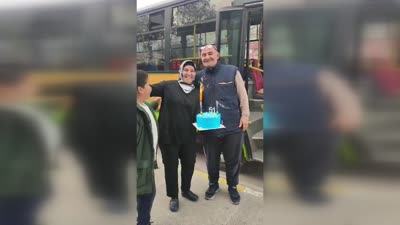 Otobüs şoförüne eşinden sürpriz doğum günü kutlaması