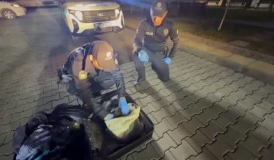 Adana’da yolcu otobüsünde 15 ruhsatsız tabanca ele geçirildi