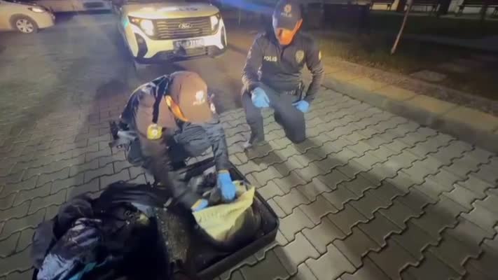 Adana’da yolcu otobüsünde 15 ruhsatsız tabanca ele geçirildi