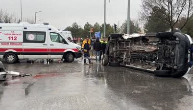 Otomobil ile ambulansın çarpıştığı kazada 4 kişi yaralandı