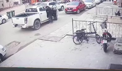 Otomobilin kamyonete çarptığı kazada 1 kişi öldü, 1 kişi yaralandı