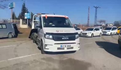 Otomobille kamyonetin çarpışması sonucu 5 kişi yaralandı